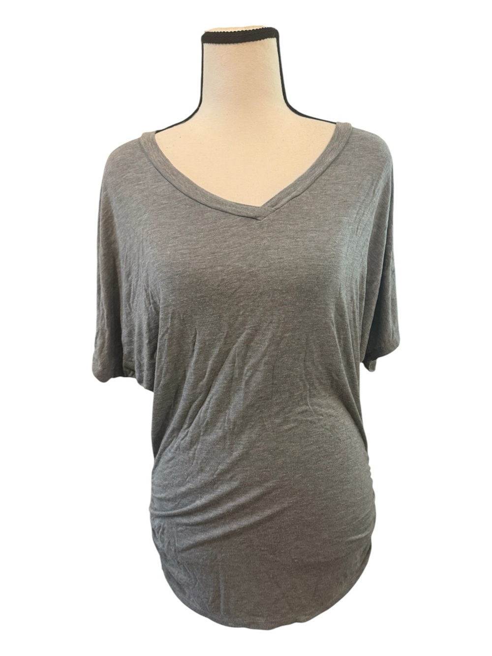 Made By Johnny |V-Neck Short Sleeve Tee ruched sides